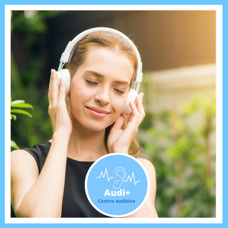 Chica escuchando música