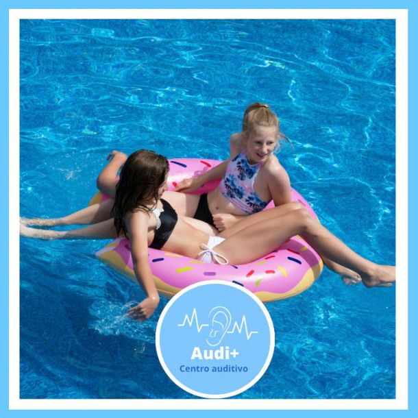 Niñas en la piscina