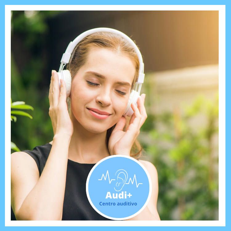 Chica escuchando música