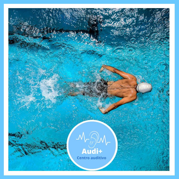 Nadador en la piscina